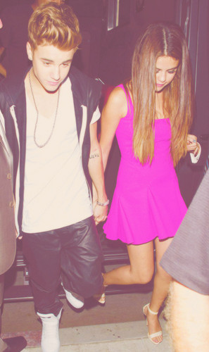  Justin Bieber and Selena Gomez out to hapunan