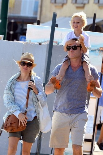  Naomi Watts and Liev Schreiber Take a Walk [July 16, 2012]