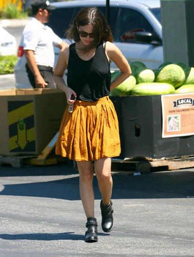  Rachel Bilson Shops at Whole Foods [July 19, 2012]