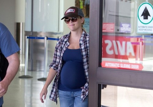  Reese Witherspoon Lands in LA [July 19, 2012]