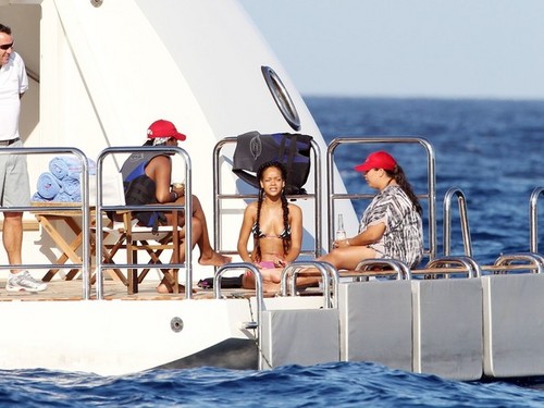  রিহানা on a Yacht in St. Tropez [July 21, 2012]