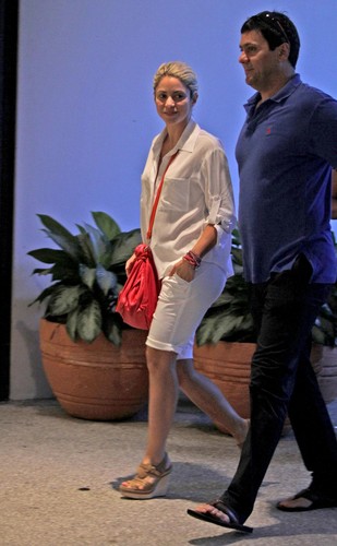  শাকিরা shopping in Miami [July 23, 2012]