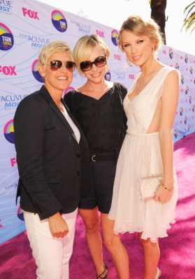  Taylor at the 2012 Teen Choice Awards