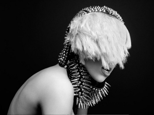  The Fame monster photoshoot outtake oleh Hedi Slimane