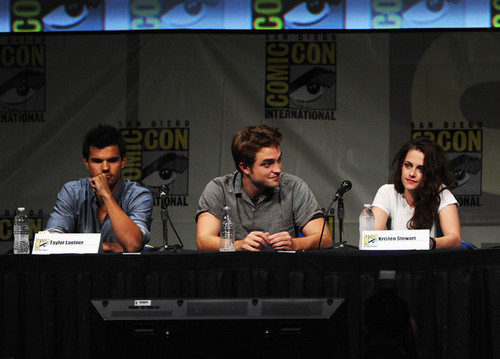  Twilight Saga Cast At Comic Con