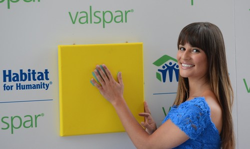  Valspar Hands For Habitat Unveiling Hosted দ্বারা Lea Michele - July 20, 2012