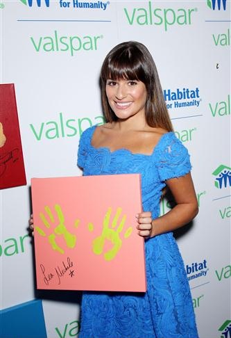  Valspar Hands For Habitat Unveiling Hosted kwa Lea Michele - July 20, 2012