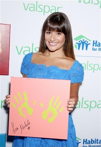  Valspar Hands For Habitat Unveiling Hosted sejak Lea Michele - July 20, 2012