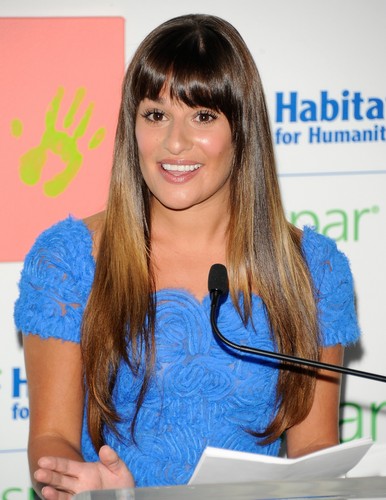  Valspar Hands For Habitat Unveiling Hosted দ্বারা Lea Michele - July 20, 2012