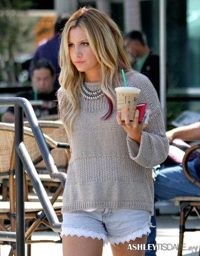  Ashley - Grabing coffee at スターバックス in LA - July 23, 2012