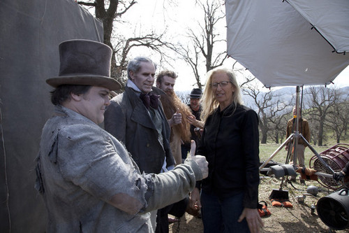  Behind The Scenes picha kwa Annie Leibovitz For Disney Parks Campaign [March 5, 2012]