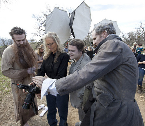 Behind The Scenes picha kwa Annie Leibovitz For Disney Parks Campaign [March 5, 2012]