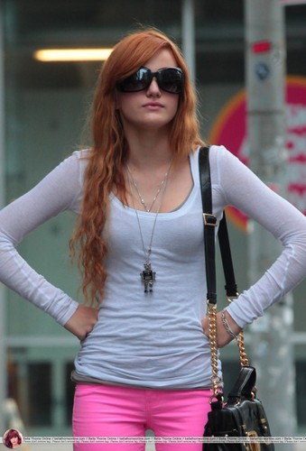  Bella Thorne, out n' about in New York City, 2 august 2012, outfit 2
