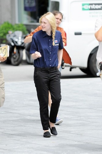  Dakota Fanning on set "Very Good Girls" 31 july 2012