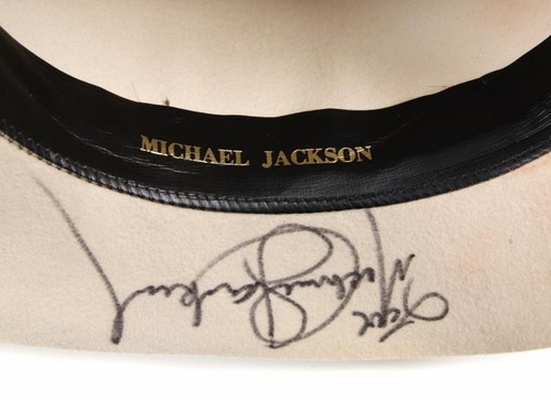 Fedora signed by MJ