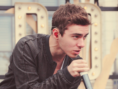  Gotta l’amour him plus then ever i mean look at that face Nathan <3