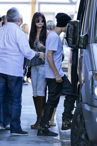  Justin Bieber and Selena Gomez’s family get together in LA , 2012