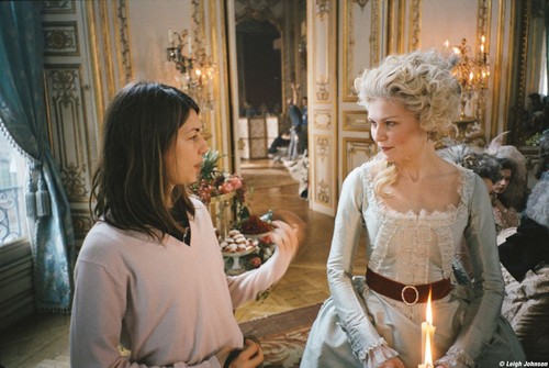  Kirsten behind the scenes of "Marie Antoinette"