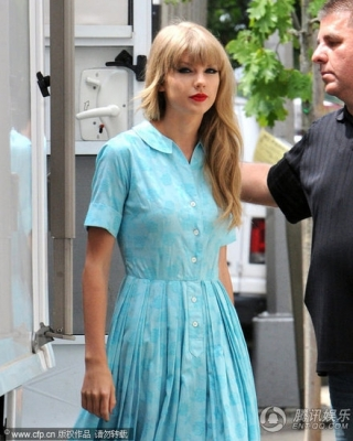  Leaving A Photoshoot In New York