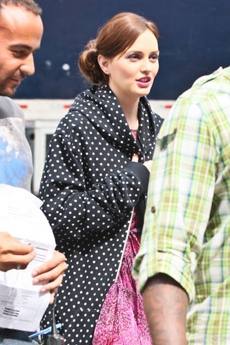  Leighton on the set of Gossip Girl in NYC