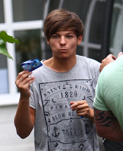 Lou Eating