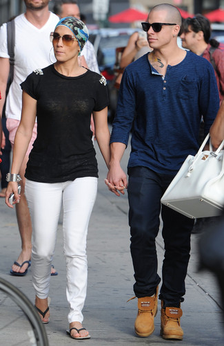  Out For jantar At Pastis In New York City [22 July 2012]