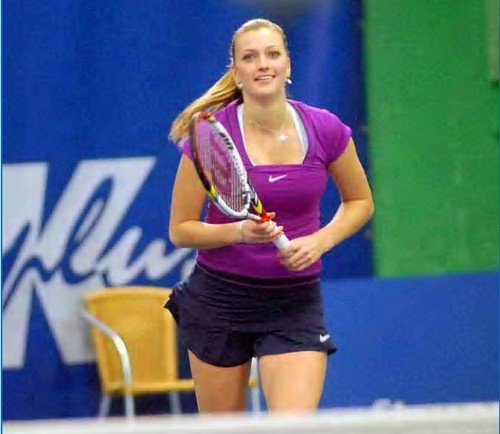 Petra Kvitova : straight hair suits her مزید !
