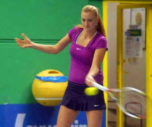  Petra Kvitova : straight hair Luật sư đấu trí her thêm !