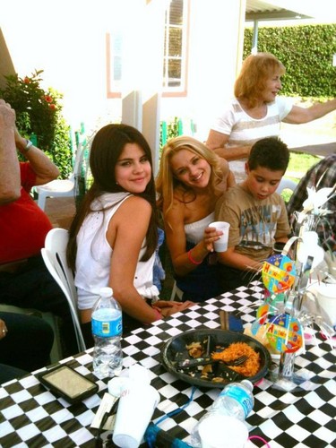  Selena Gomez And Joey King Celebrate Their July Birthdays Together