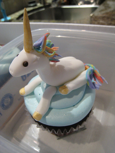  Unicorn कप केक