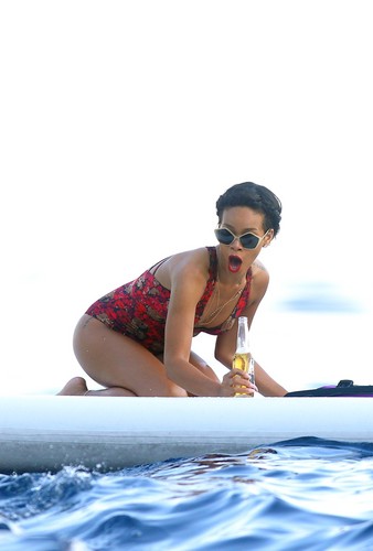 Wearing A Swimsuit On Vacation In France [26 July 2012]