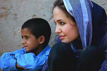  angelina with afghanistan, afghan kids