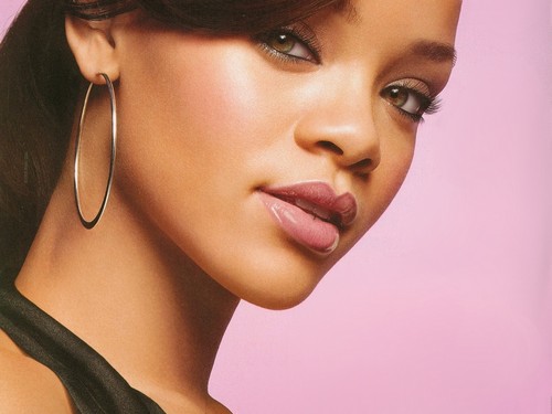  Rihanna covergirl lashes