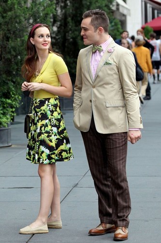  Leighton on the set of 'Gossip Girl' in NYC