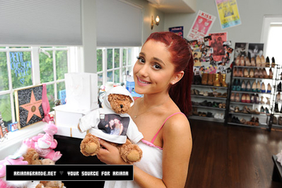  Ariana Grande Photoshoot Outtakes
