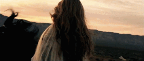  Beyoncé in ‘Run The World (Girls)’ música video
