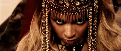  Beyoncé in ‘Run The World (Girls)’ música video