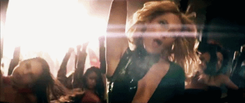  Beyoncé in ‘Run The World (Girls)’ musik video