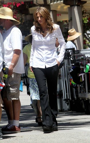  istana, castle Season 5 Behind-the-Scenes Set Pictures of Nathan Fillion, Stana Katic, and Jon Huertas!