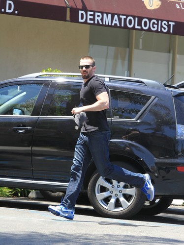  Chris leaving a dermatology clinic in Studio City (July 23rd, 2012)