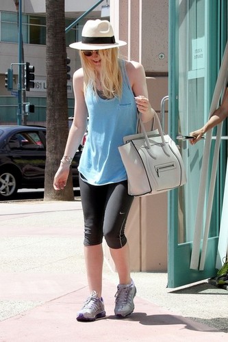  Dakota Fanning Leaves the Gym [August 10, 2012]