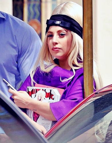  Gaga holding the September Issue of Vogue