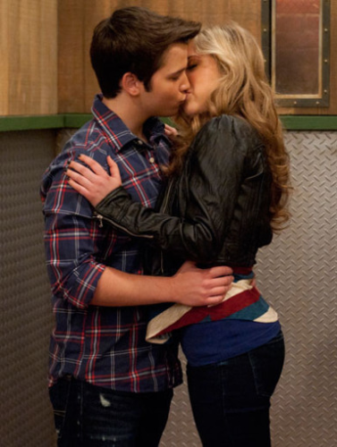  Jennette & Nathan (kiss)