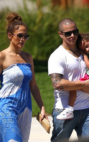 Jennifer Lopez, Carper Smart & Twins At The Park [August 4, 2012]