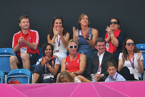  Kate cheering on the Great Britain hockey team during día 14 of the OG