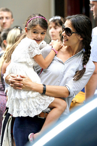  Katie Holmes and Suri in NYC [August 6, 2012]