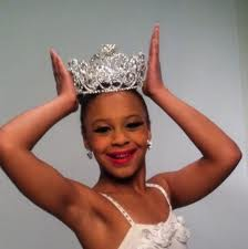  Nia Wearing Crown