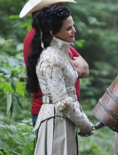 Once Upon A Time - Season 2 - August 9th set photos 
