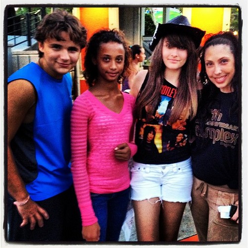  Prince & Paris with 팬 At Six Flags Magic Mountain, August 4 2012