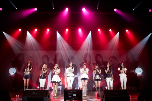  SNSD at Tokyo Dome for SMtown World tour lll on 5th Anniversary